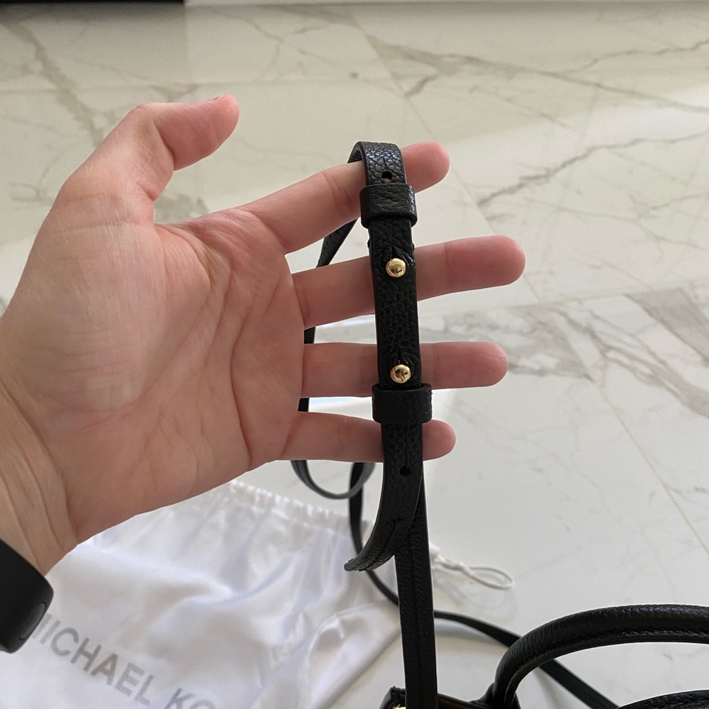 Michael Kors messenger bag - Picture 5 of 8